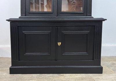 Credenza curiosa in noce dipinta di nero 2m40