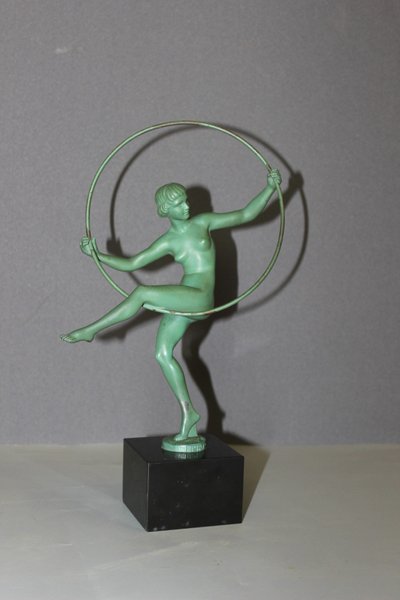 Danseuse au cerceau , fonte d'Art , par Briand vers 1930