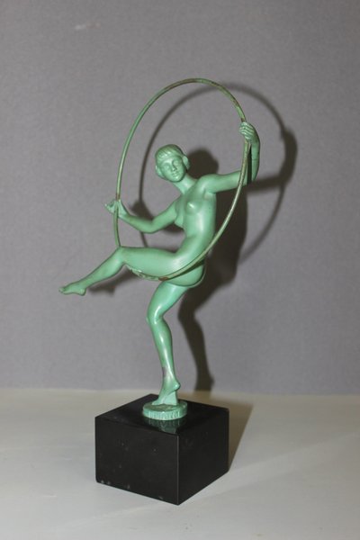Danseuse au cerceau , fonte d'Art , par Briand vers 1930