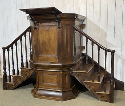 19th-century English church pulpit in fir and pine pitch
