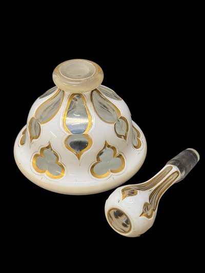 Parfümflakon in Overlay-Kristall