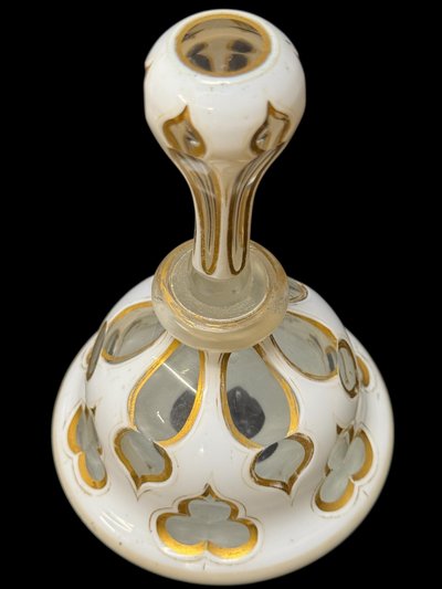 Parfümflakon in Overlay-Kristall