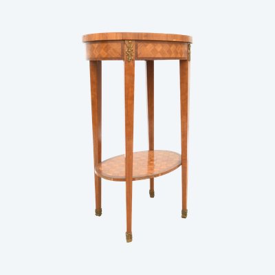 Beistelltisch mit einer Schublade