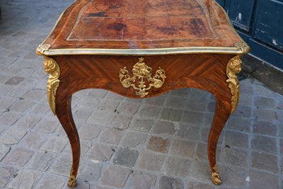 Beau bureau plat d'époque Louis XV du XVIII estampillé