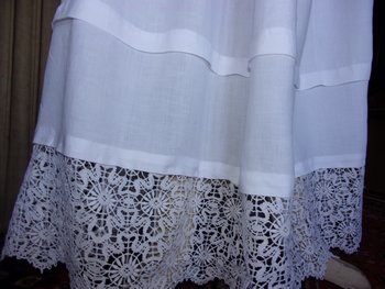 Aube de prêtre ancienne époque fin XIXe siècle