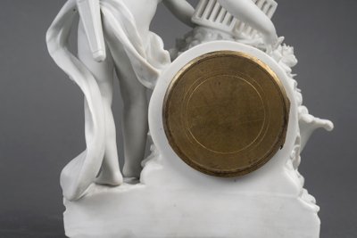 Piccolo orologio a biscotto di Sèvres, soggetto Cupido - periodo Art Nouveau