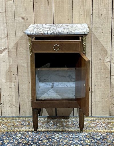 Table de nuit en marquetterie et dessus marbre blanc début XXème