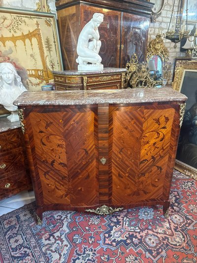 BUFFET A HAUTEUR D'APPUI DE STYLE LOUS XV