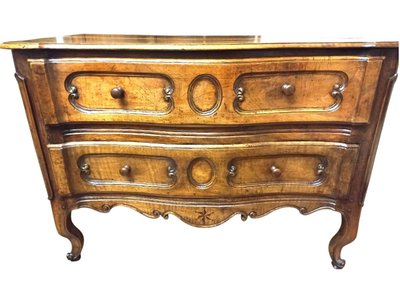 Cassettone curvo Luigi XV del XVIII secolo in noce