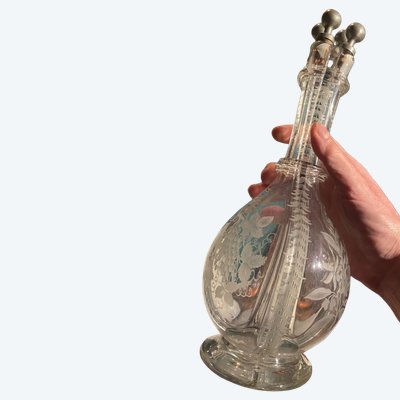 Rara caraffa in cristallo incisa con quattro scomparti