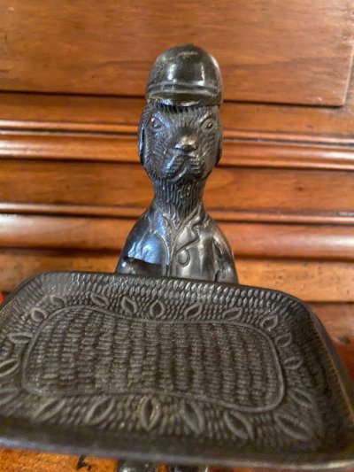 Kartenhalter für Jagdhunde aus Bronze