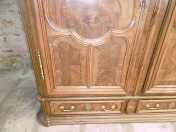Bedeutender Schloss-Schrank 18.