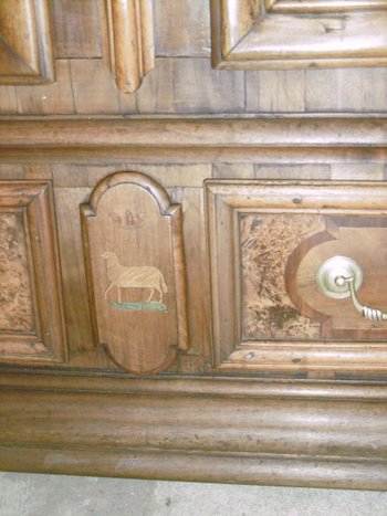 Bedeutender Schloss-Schrank 18.