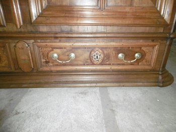 Bedeutender Schloss-Schrank 18.