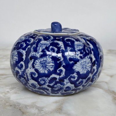 Vaso con coperchio blu e bianco, Cina, XX secolo