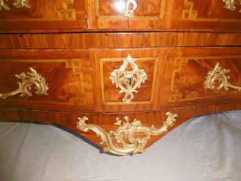 Galbed chest of drawers Louis XV period