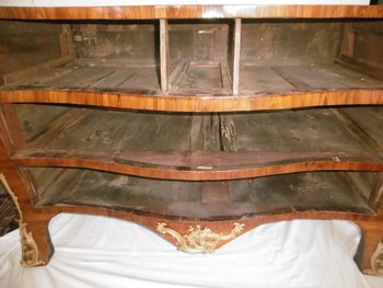 Galbed chest of drawers Louis XV period