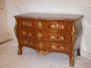 Galbed chest of drawers Louis XV period