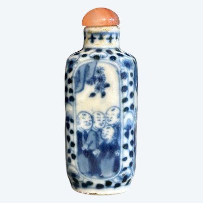 Late 19th or early 20th century Chinese porcelain snuff bottle - China
