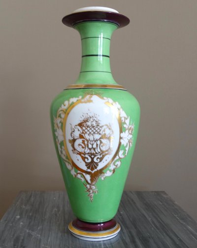 Paire d’importants vases d’ornement en porcelaine de Paris d’époque Napoleon III