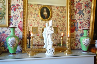 Paire d’importants vases d’ornement en porcelaine de Paris d’époque Napoleon III