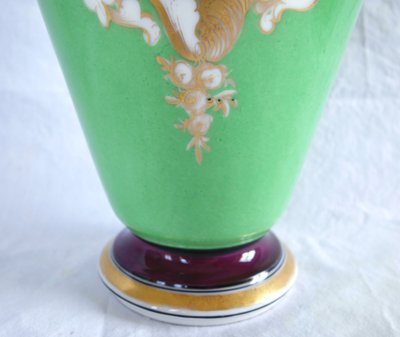 Paire d’importants vases d’ornement en porcelaine de Paris d’époque Napoleon III