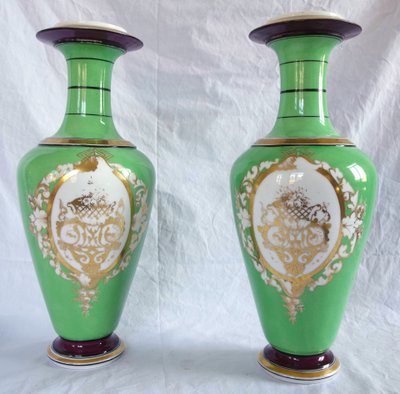 Paire d’importants vases d’ornement en porcelaine de Paris d’époque Napoleon III