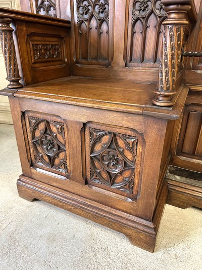 Garderobe im gotischen Stil aus Eiche Epoche 1900