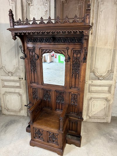 Garderobe im gotischen Stil aus Eiche Epoche 1900