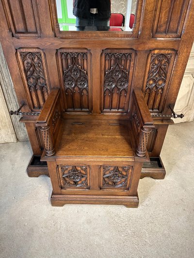 Garderobe im gotischen Stil aus Eiche Epoche 1900