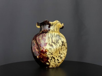 Vase in amber-brown cream blown glass