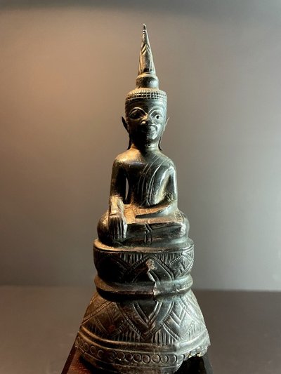 Laos, Sakyamuni Buddha statue, finely carved with a pointed "usnisa".