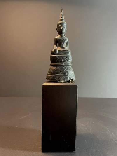Laos, Sakyamuni Buddha statue, finely carved with a pointed "usnisa".