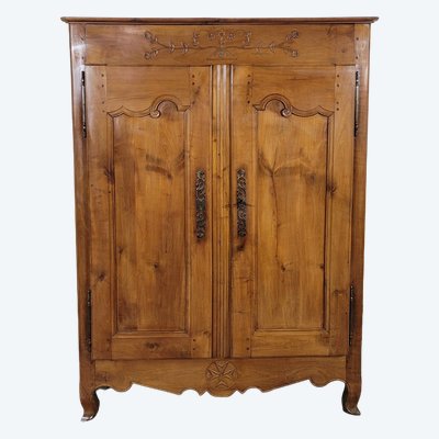 Petite armoire en merisier massif
