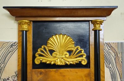 Specchio in legno dorato e annerito di epoca impero - Frontone a conchiglia - XIX secolo