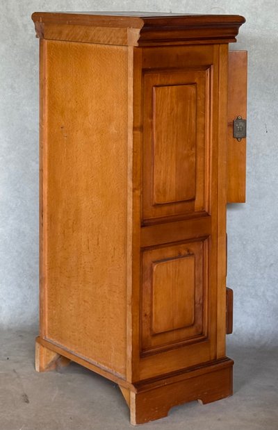 One-door sideboard, two roasters