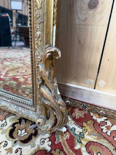 Specchiera Napoleone III in legno e stucco dorato
