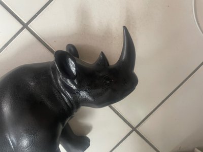 Rhinocéros sculpture 