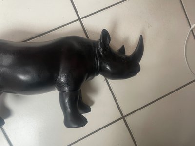 Rhinocéros sculpture 