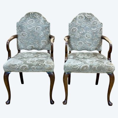 Paire de fauteuils Chippendale en noyer des années 1930