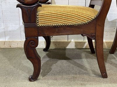Paire de fauteuils à crosses 19ème en acajou