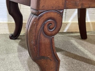 Paire de fauteuils à crosses 19ème en acajou