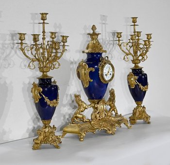 Important Gilded Bronze Mantel Set, Louis XVI style - 20th century