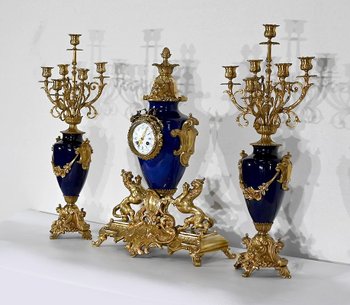 Important Gilded Bronze Mantel Set, Louis XVI style - 20th century