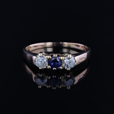 Bague ancienne jarretière saphir diamants