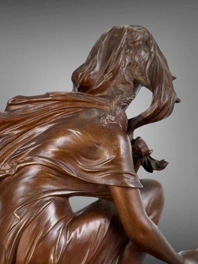 SCULPTURE EN BRONZE SIGNÉ DE ÉMILE LAURENT 1832 / 1898 REPRÉSENTANT UNE FEMME