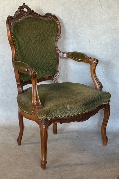 Poltrona in stile Luigi XV in noce