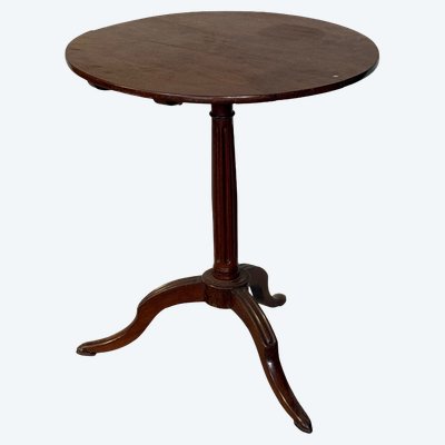 Tavolino laterale a treppiede con piano inclinabile