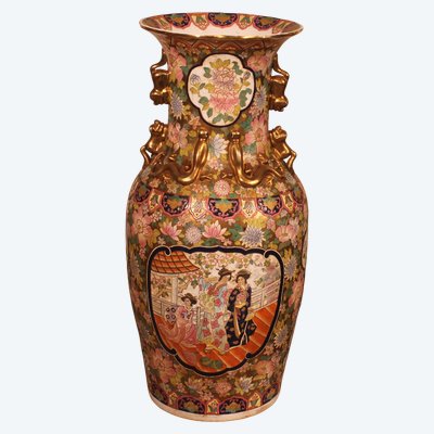 Vaso cinese in porcellana smaltata con decorazione policroma - Su base