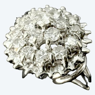 Bague or blanc sertie de 0,84 carat de diamants